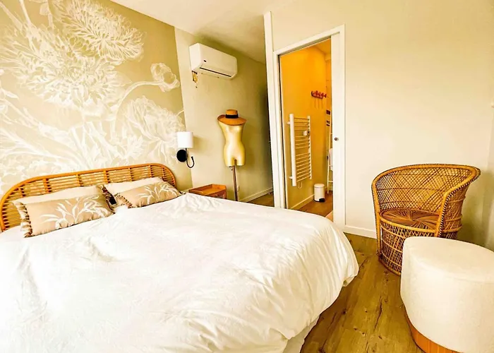 Sandrine - Terrace Pool - By Tgb